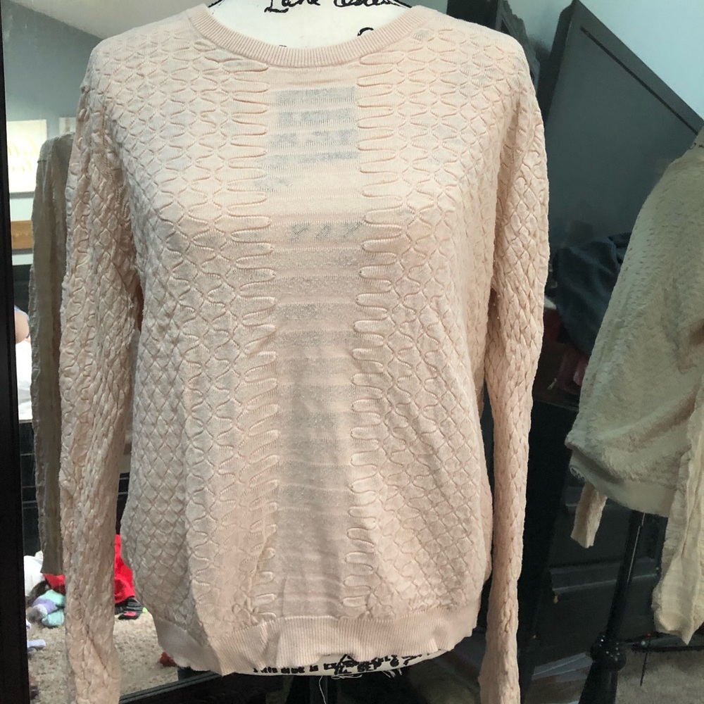 Gianni Bini light-weight pink knit sweater